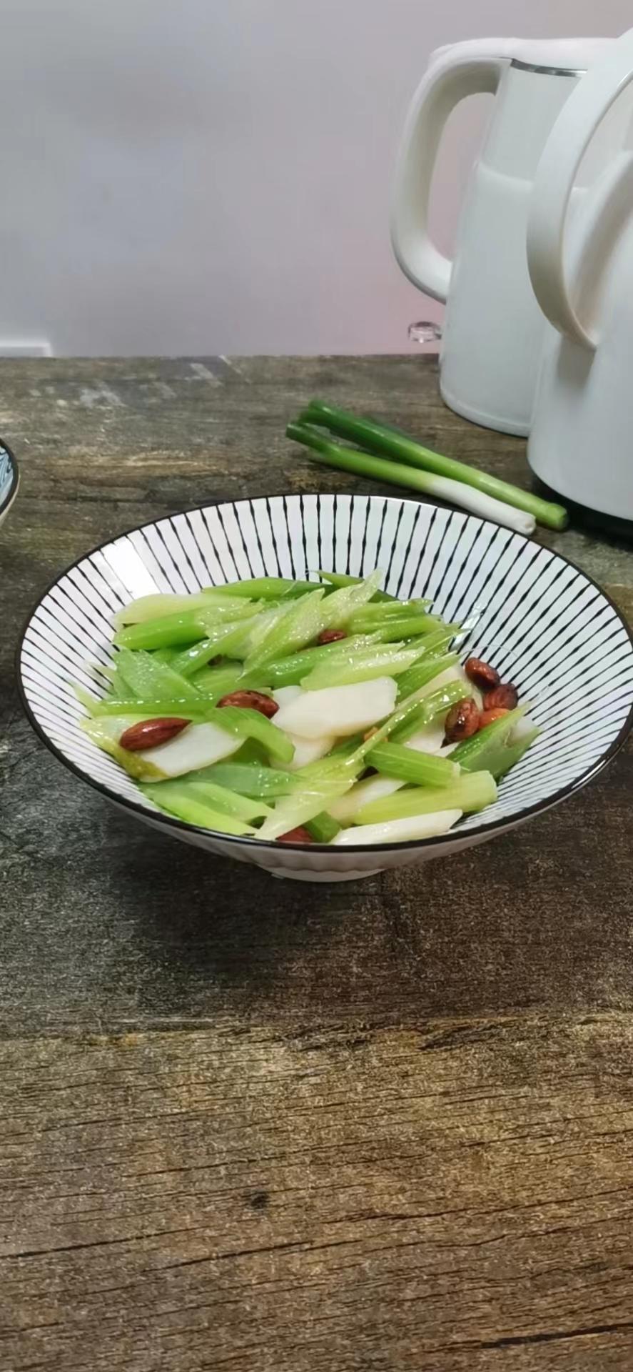 西芹巴旦木