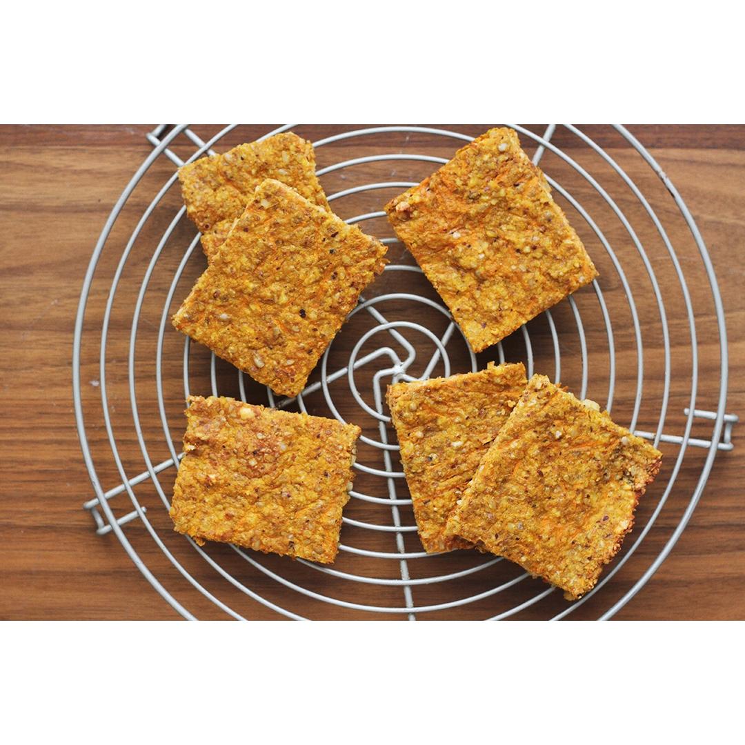 胡萝卜坚果薄饼丨健康·零食<好好吃饭1>