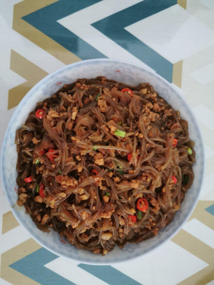 10分钟快手菜，巨下饭的肉沫粉丝煲