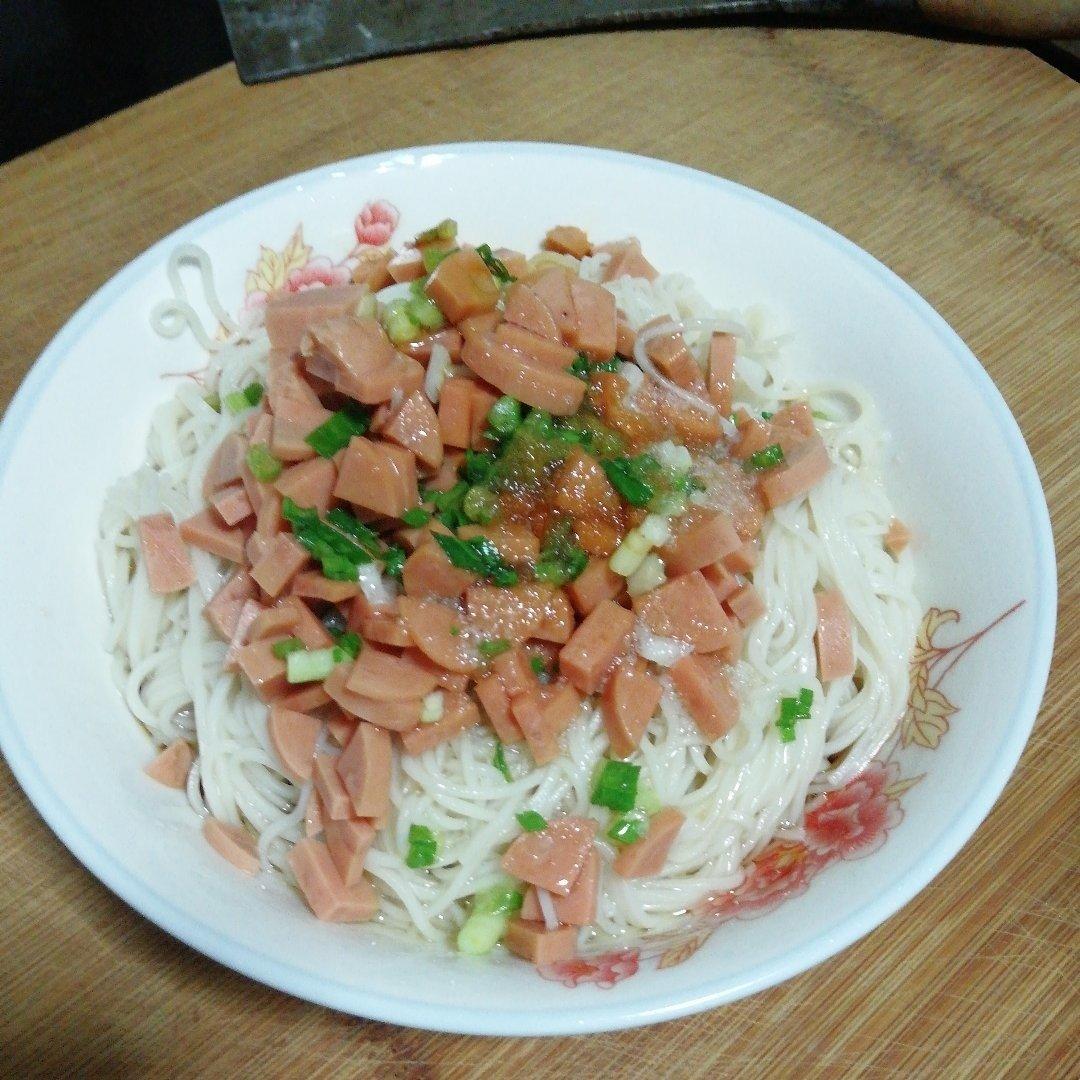 葱爆面—就是汪涵在天天向上里面做的那个啦