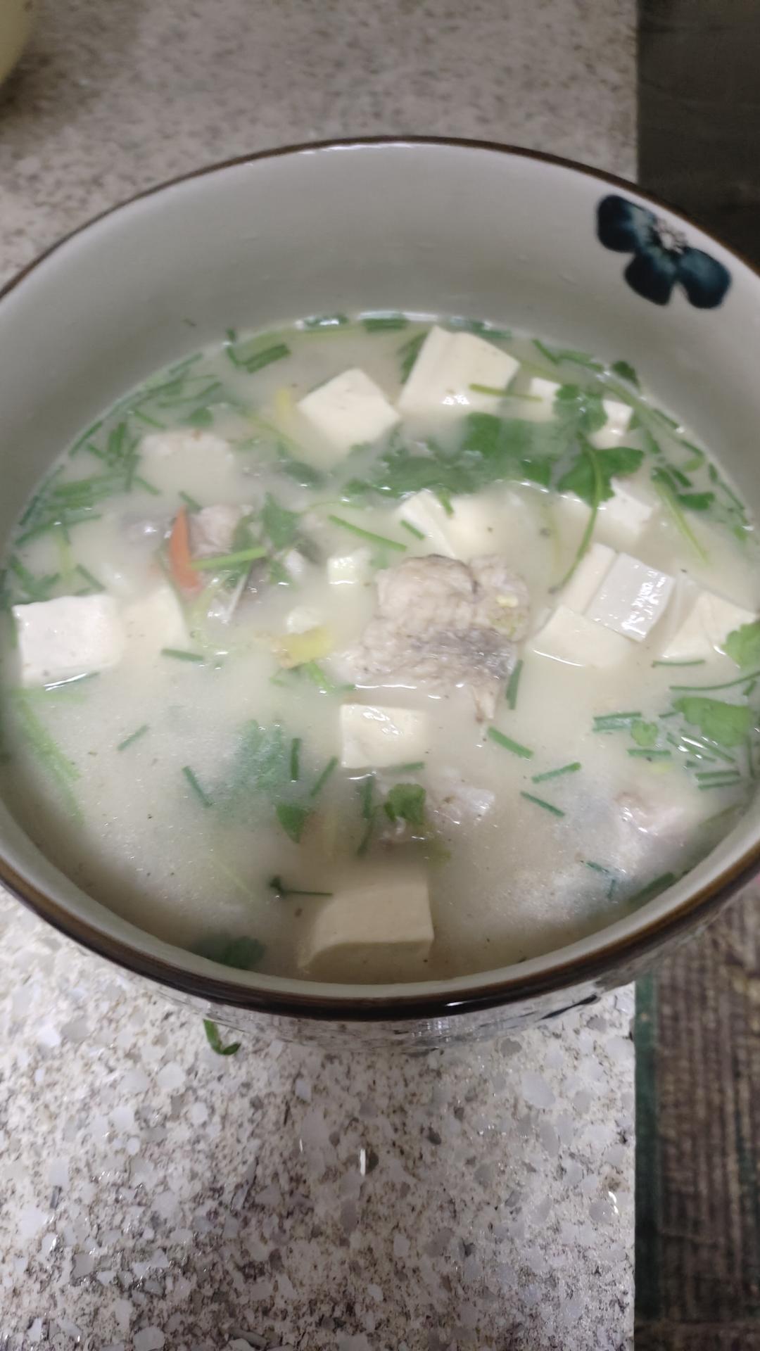 厨师长教你：“鲫鱼豆腐汤”的家常做法，满满的烹饪原理