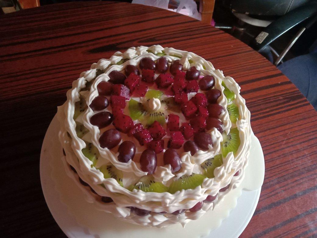 新手必成8寸生日蛋糕（详细多图干货经验分享，解决戚风蛋糕塌陷，奶油饰面涂不好，烤箱温度不好掌握等各种问题）
