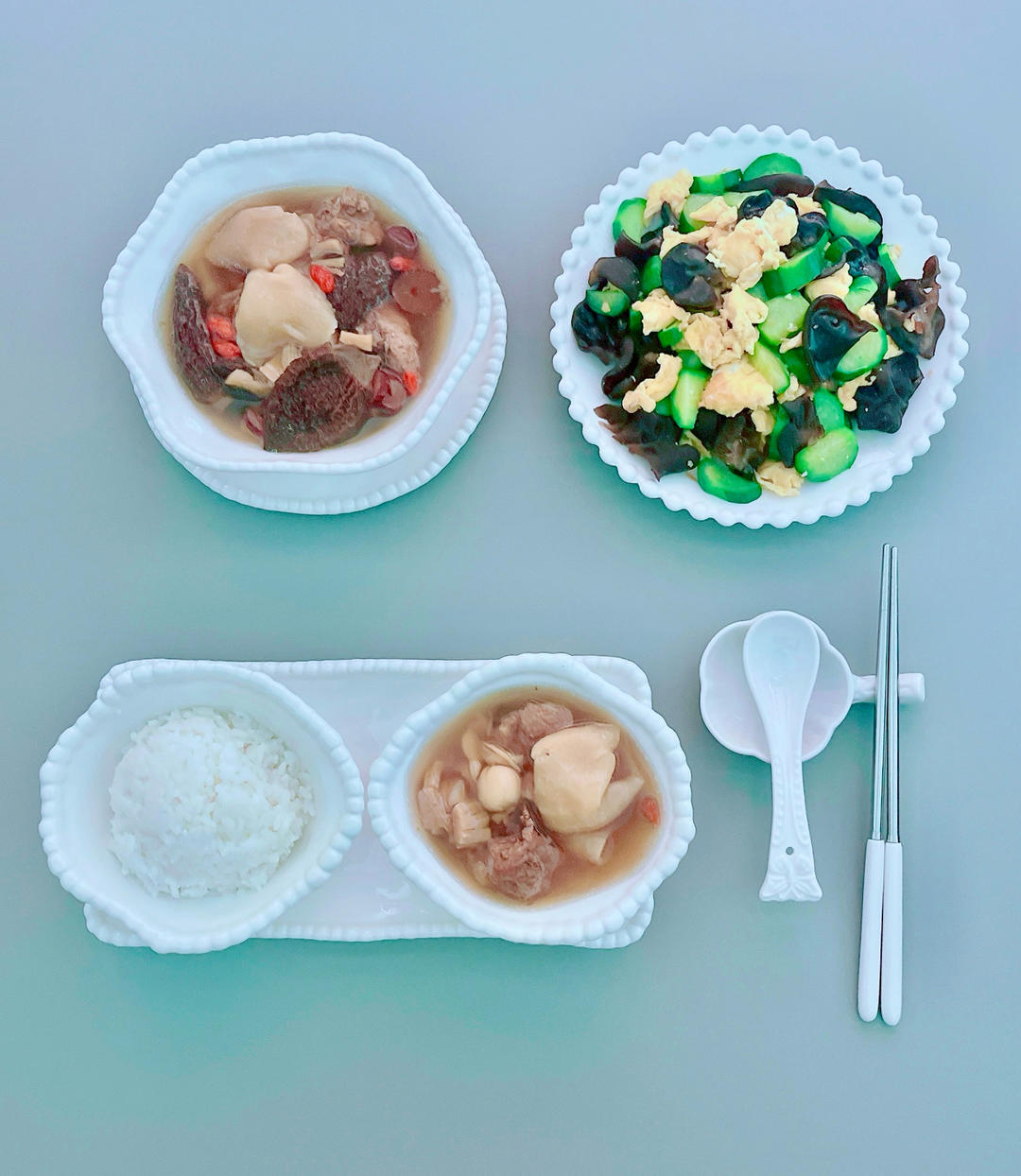 滋补花胶排骨汤