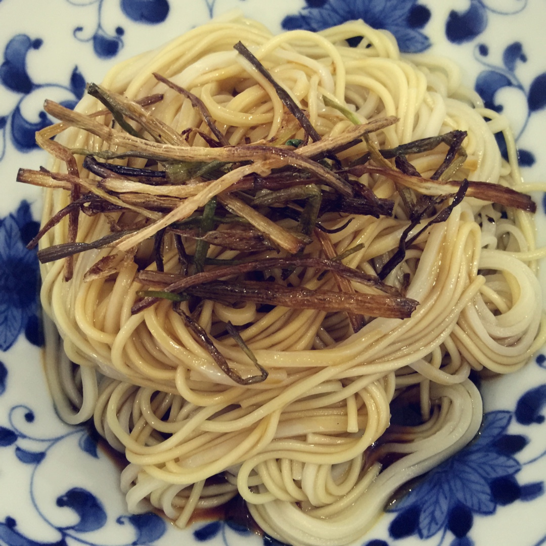 葱油拌面Spring Onion Noodles