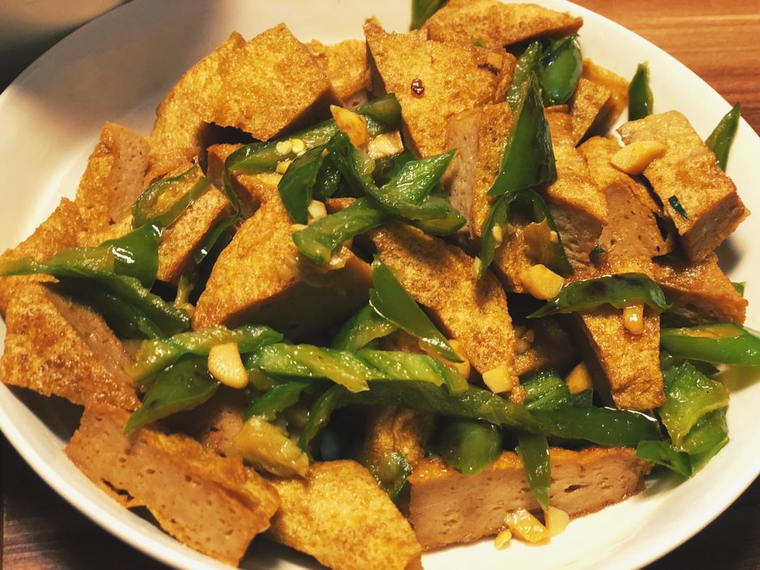 青椒炒鱼饼