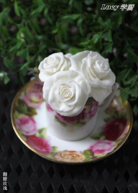 第一朵翻糖玫瑰–自制棉花糖翻糖膏—Marshmallow Fondant Rose