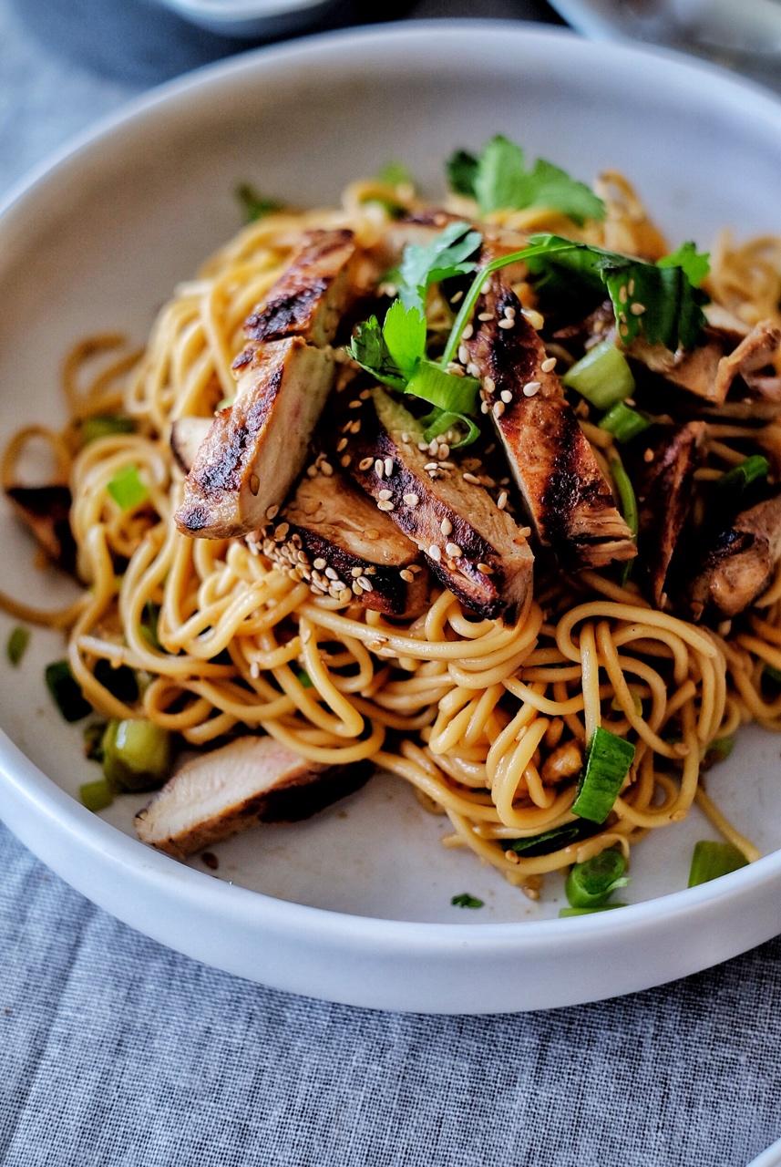 想不好吃都难的——酸甜清爽青柠鸡胸肉凉面！gif小动图