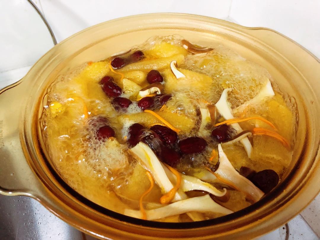 【竹荪虫草花清炖鸡汤】