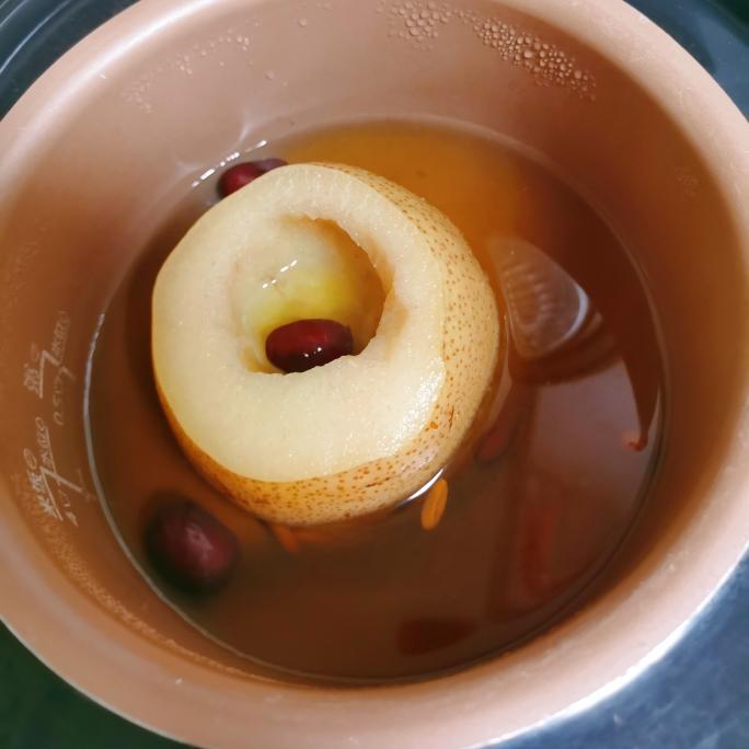 超简单！小儿润肺止咳冰糖雪梨汤！的做法