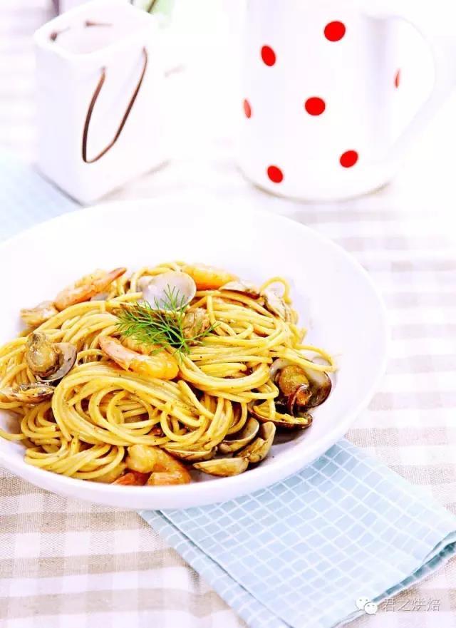 海鲜黑胡椒意面的做法