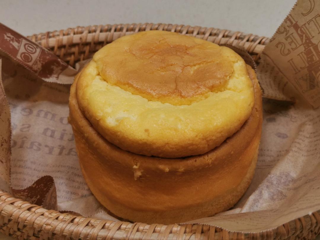 轻盈柔软的乳酪戚风蛋糕