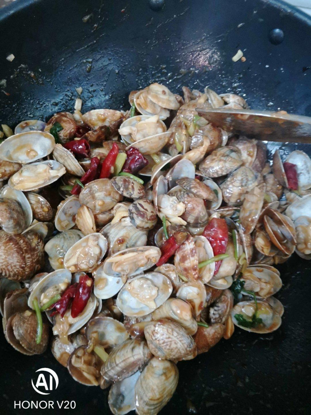 葱炒花蛤