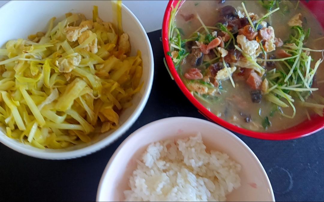 整个简单的韭黄炒蛋（手把手教学）