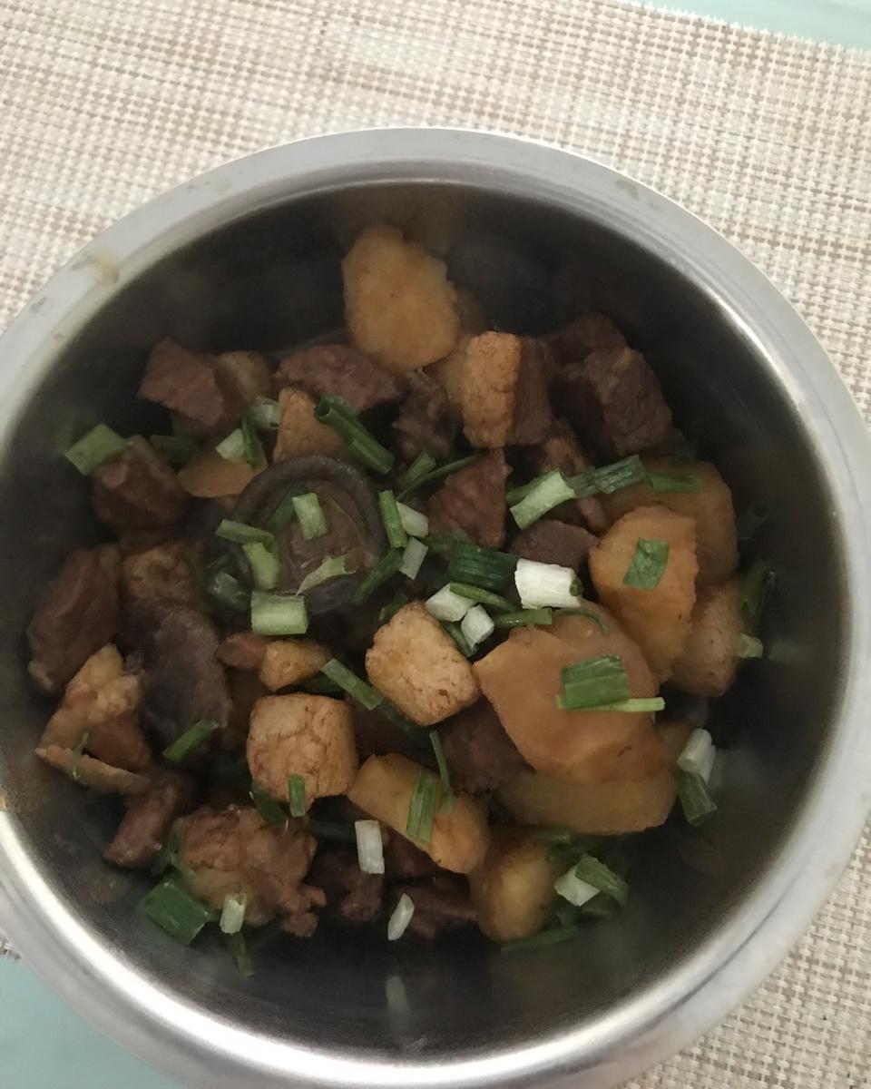 红烧肉炖土豆