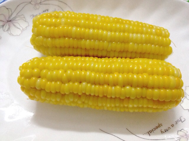 清煮甜玉米