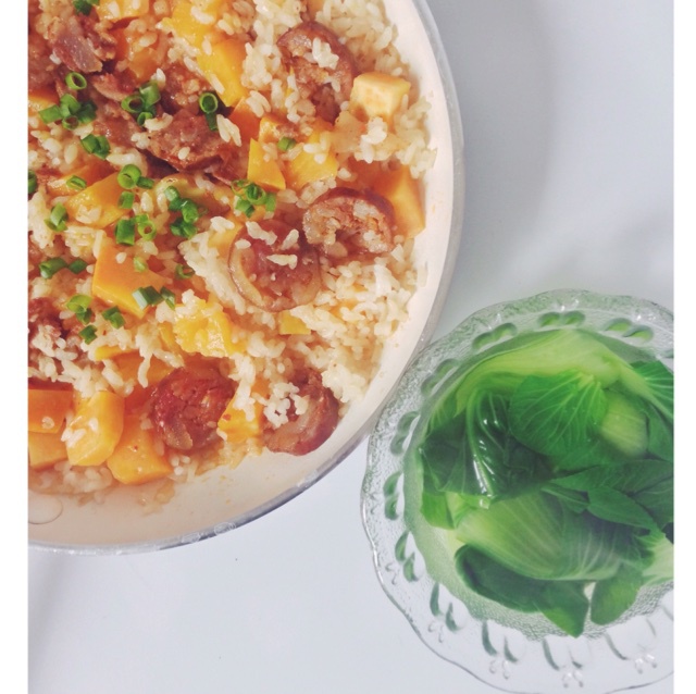 红薯腊肠煲仔饭