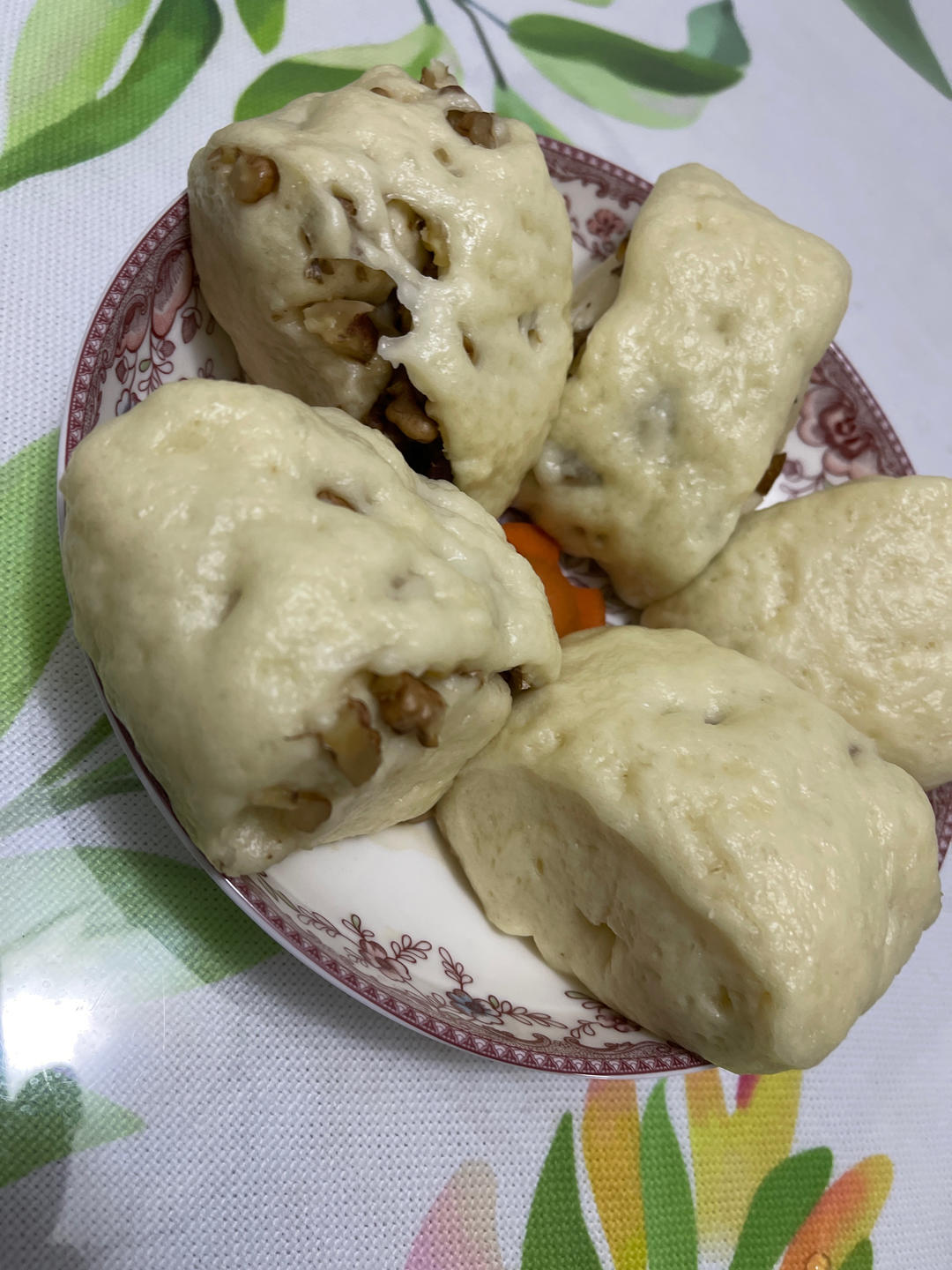 红枣核桃葡萄干馒头