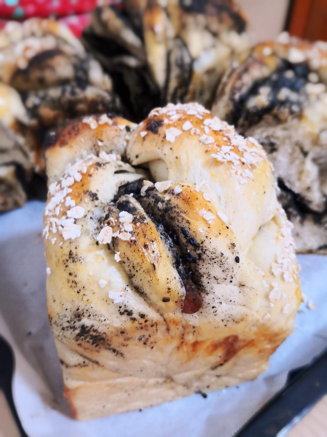 料多多系列--黑芝麻奶酥小吐司