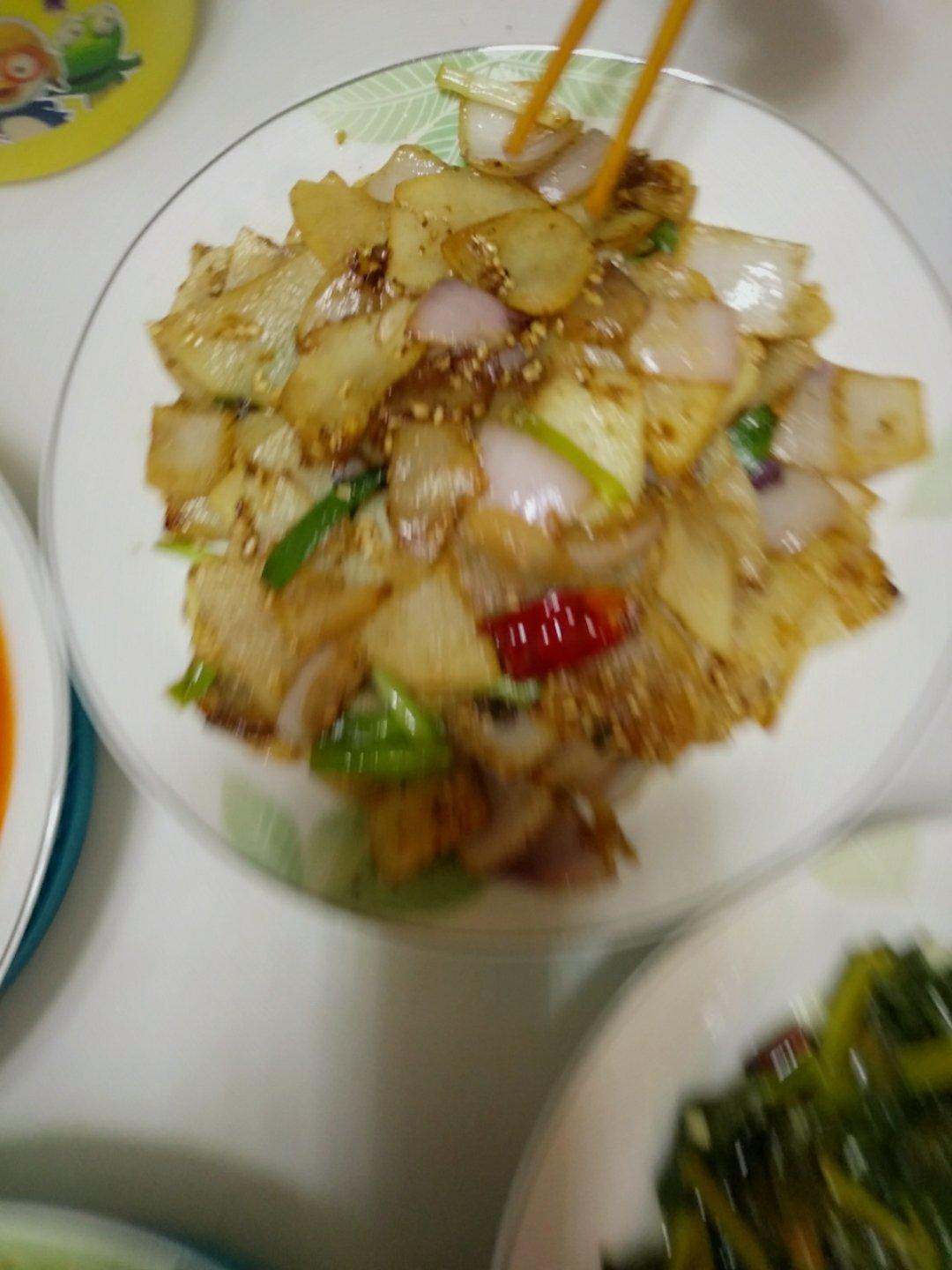 边吃边流泪的「孜然土豆片」