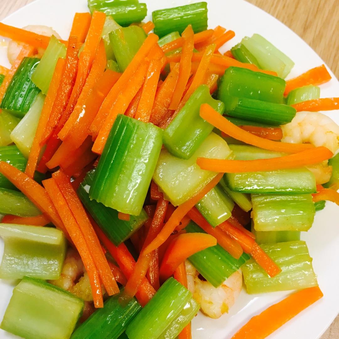 董太的私房菜-- 芹菜炒胡萝卜