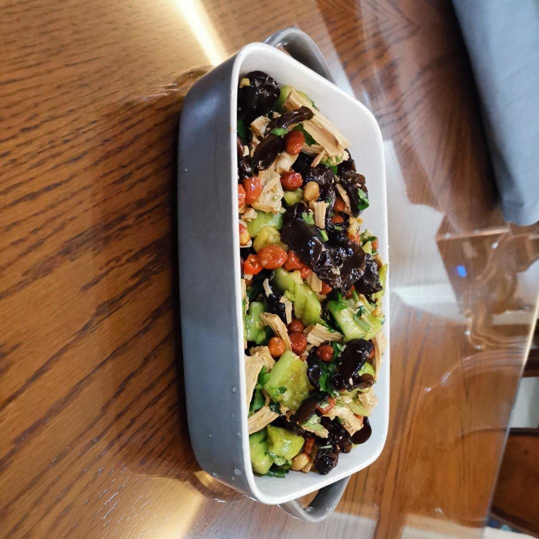 上桌就秒光的爽口凉菜～黄瓜拌腐竹