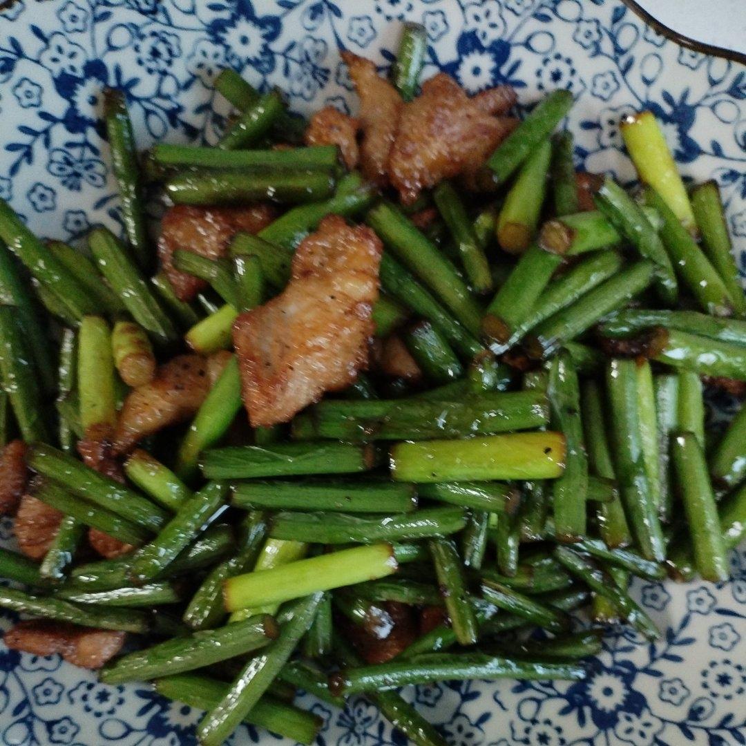 简单易做的下饭菜－蒜苔炒肉