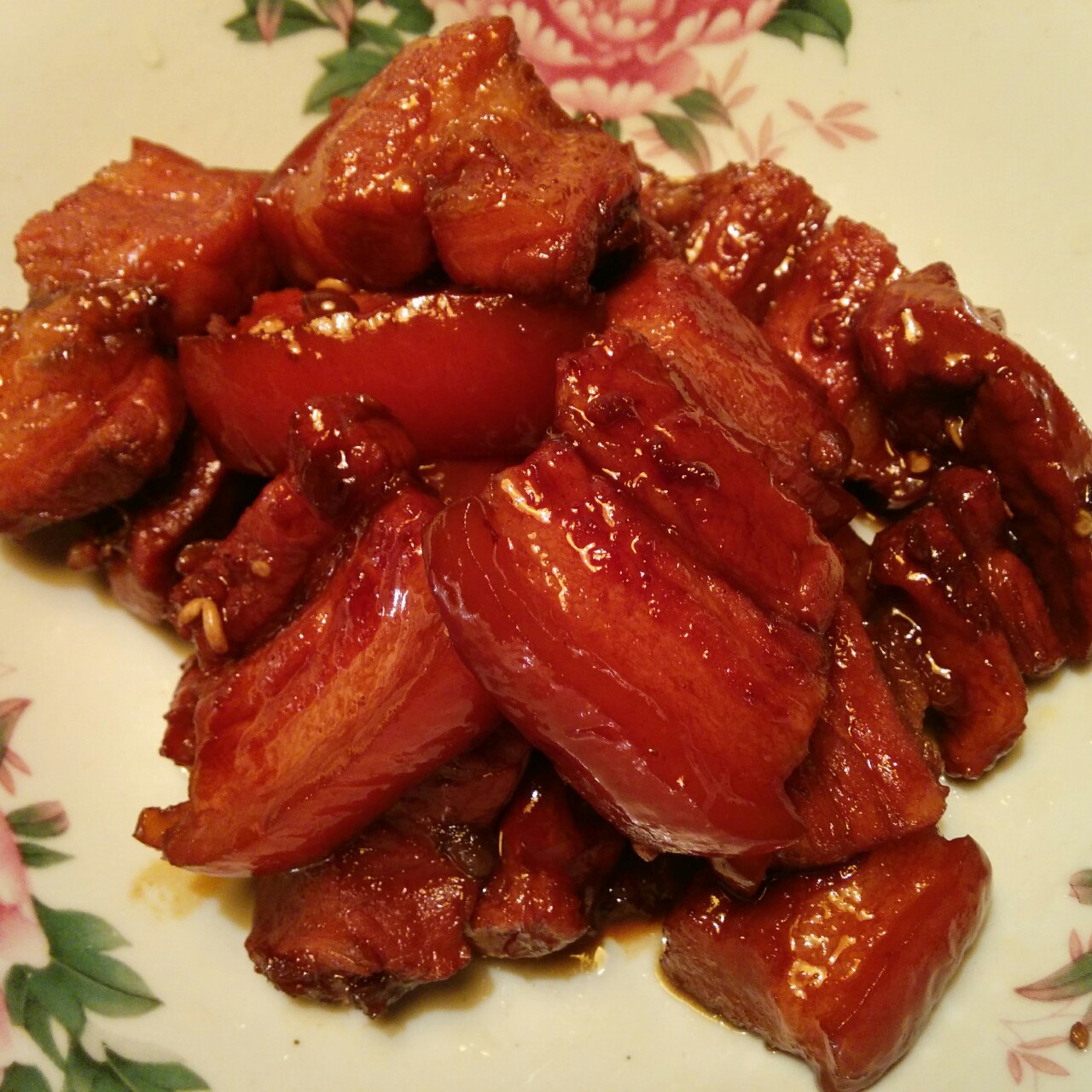 吃着碗里望着锅里的红烧肉