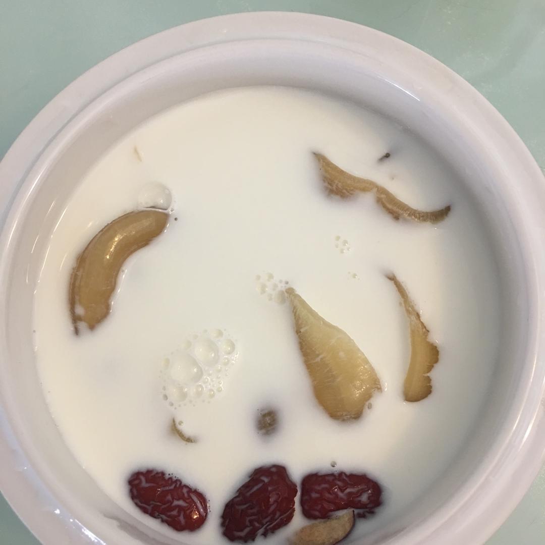 红豆薏米牛奶炖花胶
