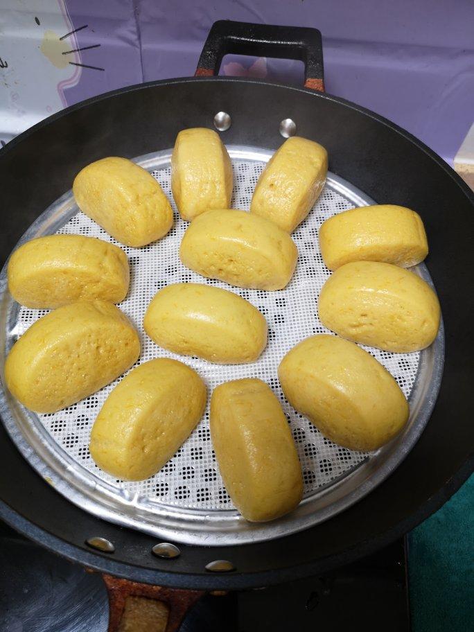 新手也可以--详解如何做出人见人爱、金黄的南瓜馒头