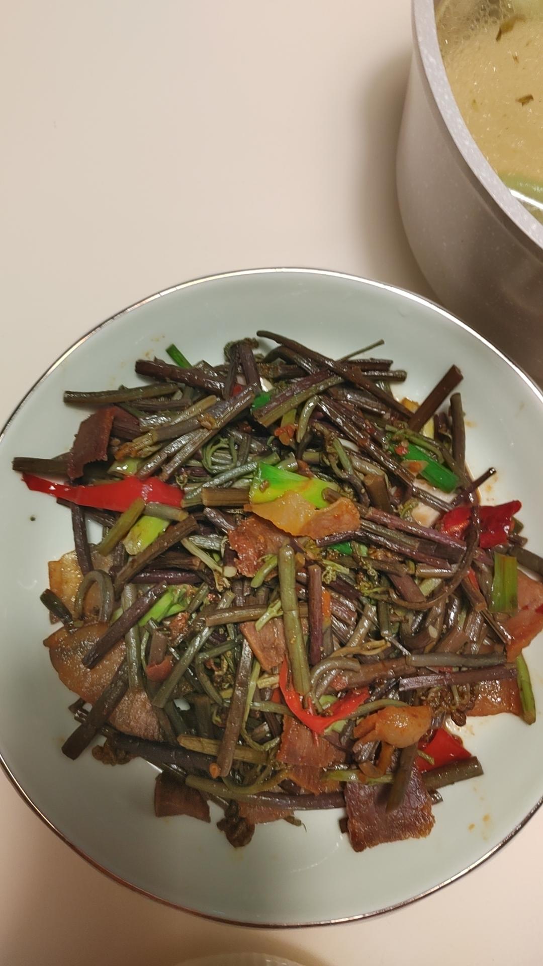 蕨菜炒腊肉