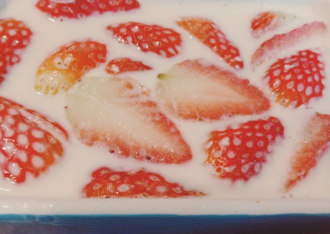 日本大热的草莓牛奶羊羹