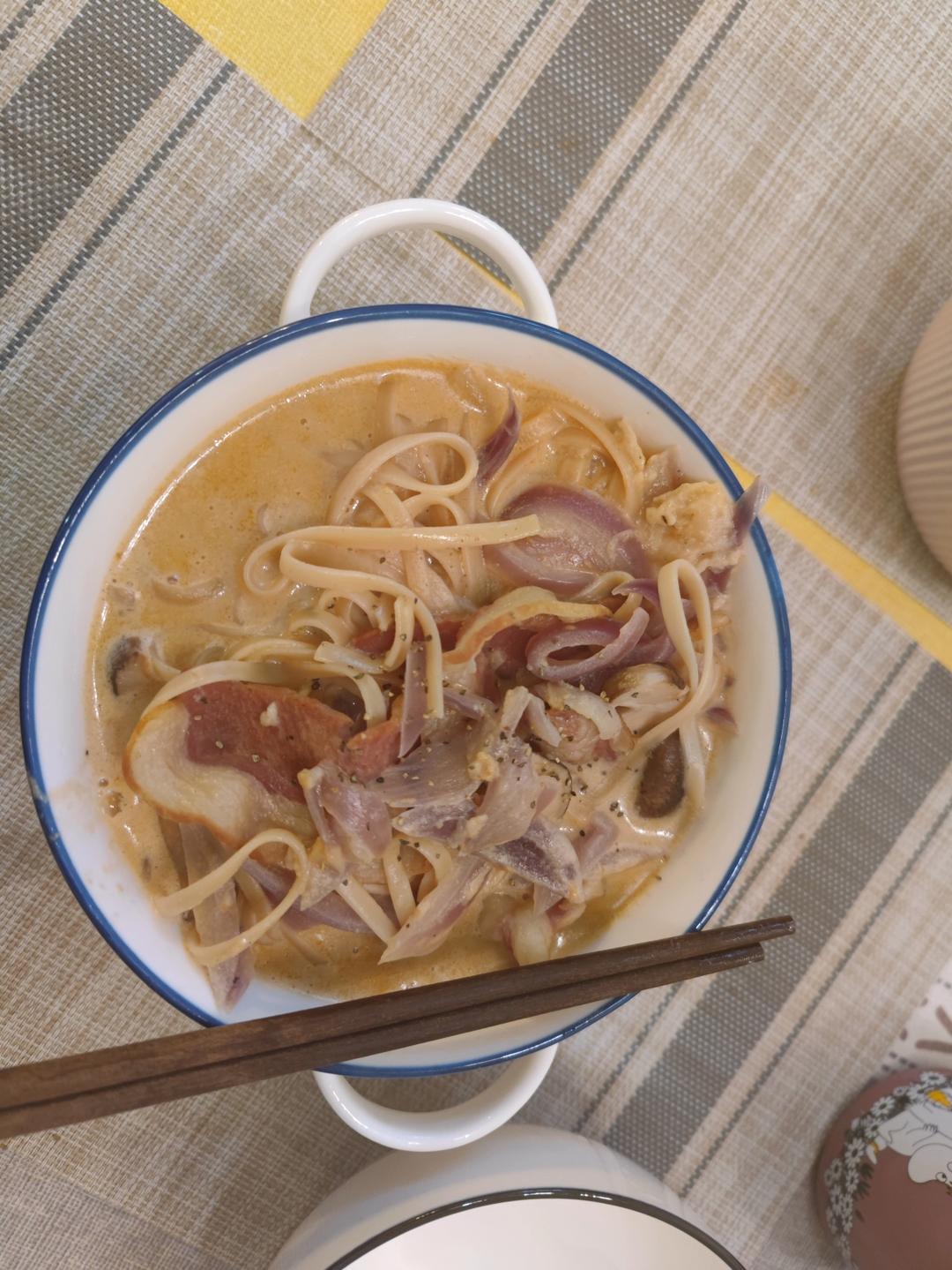 摇曳露营第五集汤意面料理