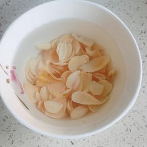百合梨🍐汁的做法 步骤1