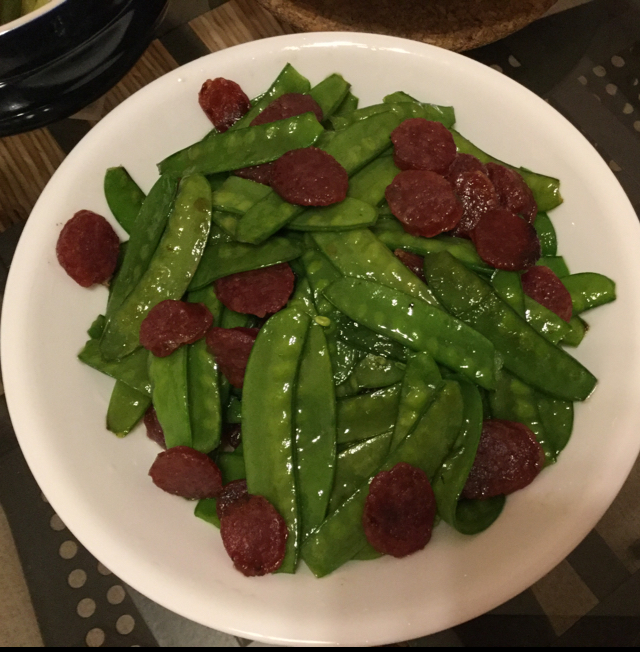 腊肠炒荷兰豆