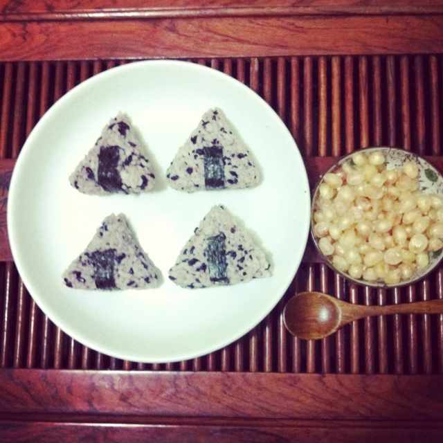 海苔肉松饭团