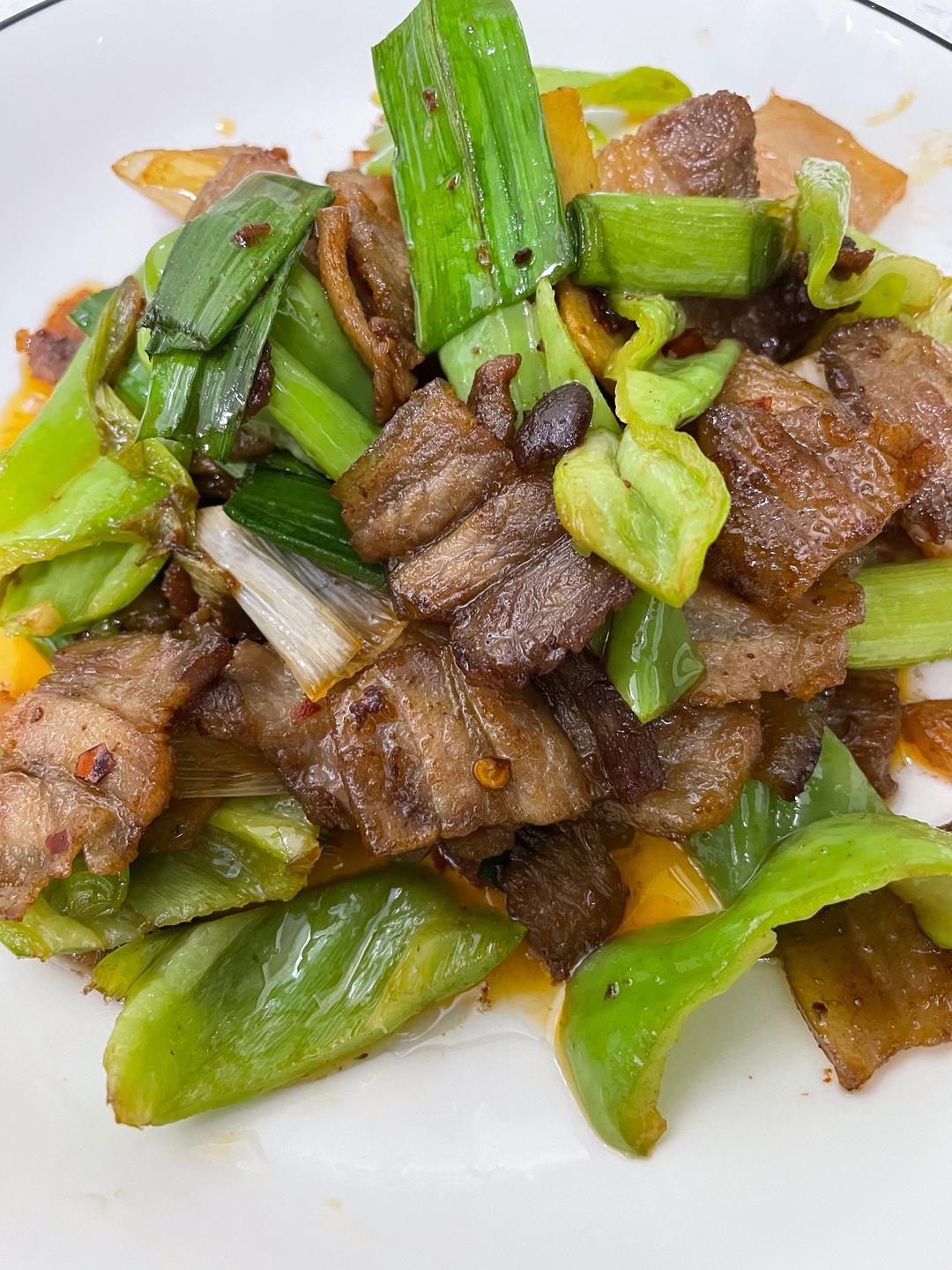 蒜苗青椒回锅肉的做法