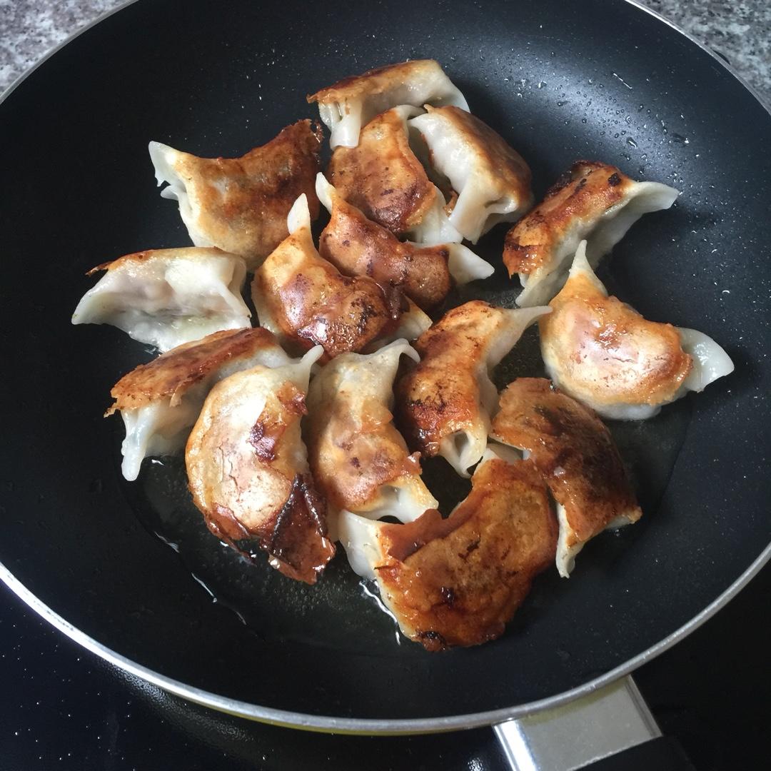 超级简单做煎饺