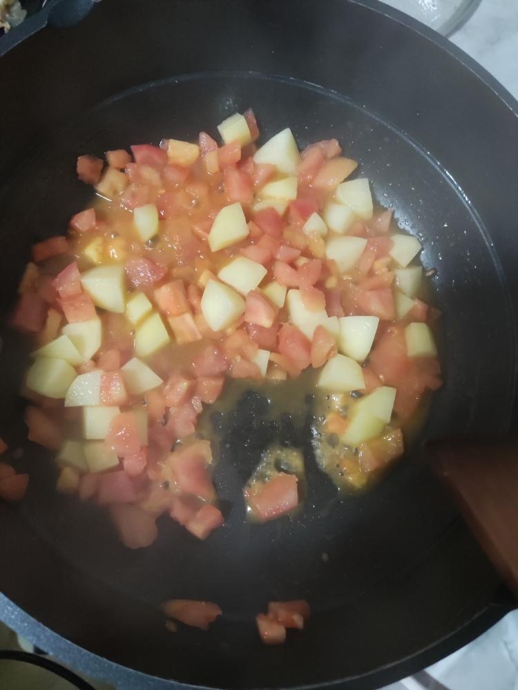 【饭】番茄土豆肥牛面糊的做法 步骤4