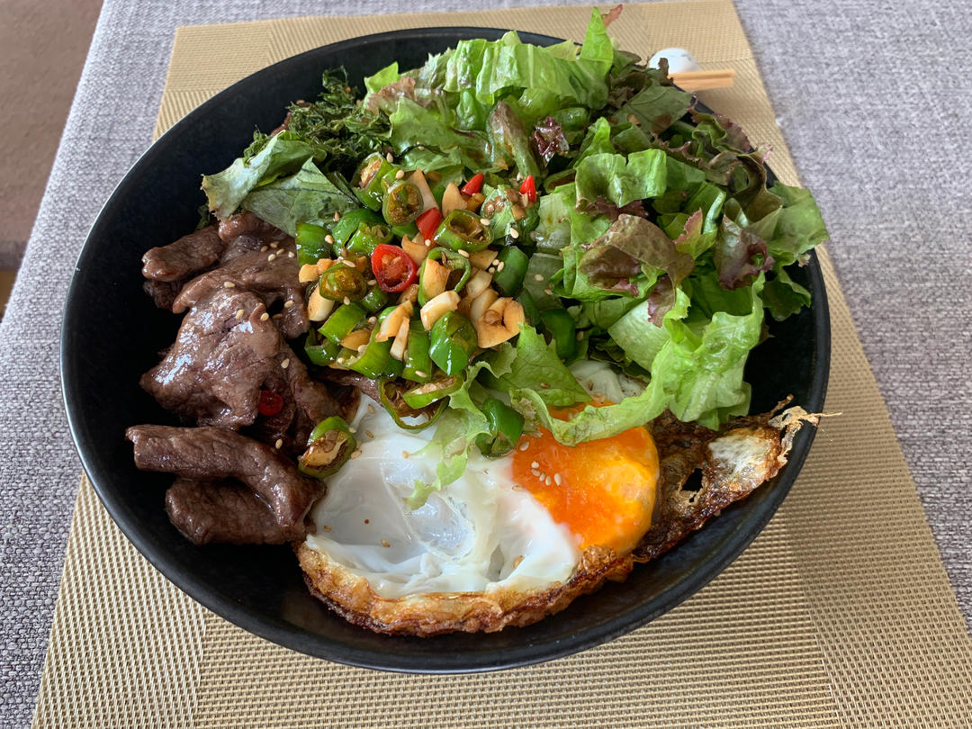 生菜牛肉拌饭