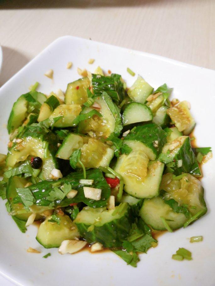 赞不绝口拍黄瓜🥒