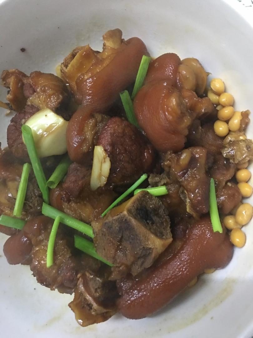 跟黄小厨学的黄酒焖猪蹄，真的超级好吃