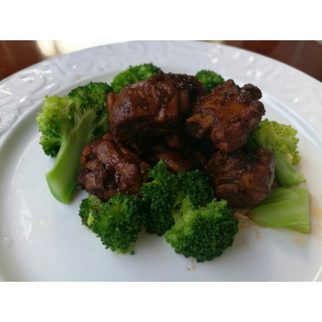 蒜蓉辣酱烧排骨