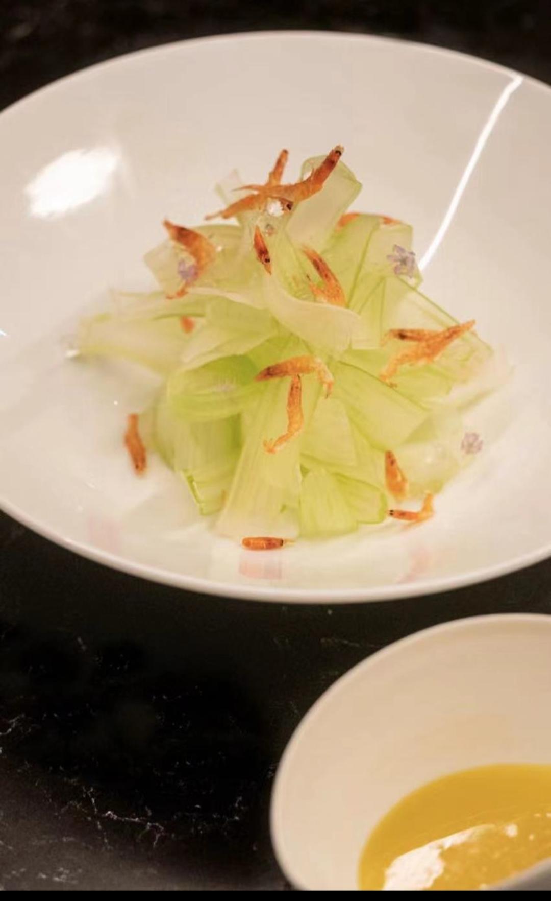 樱花虾拌水果芹