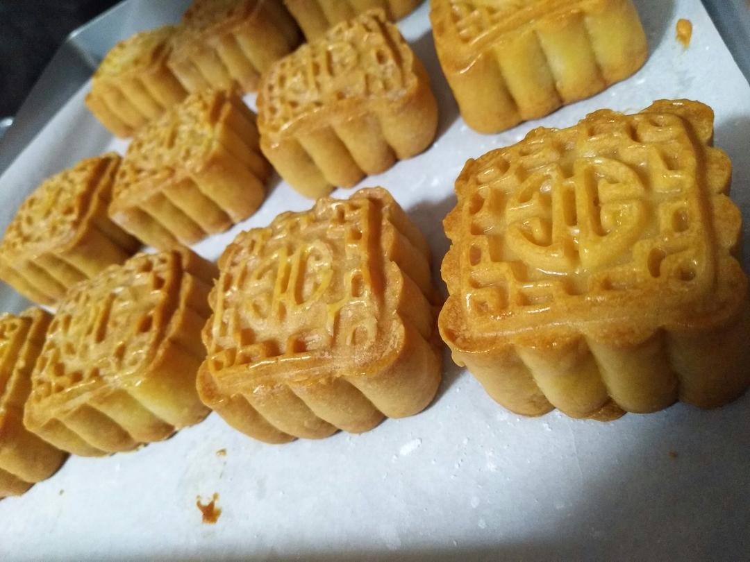 广式月饼—蛋黄莲蓉月饼