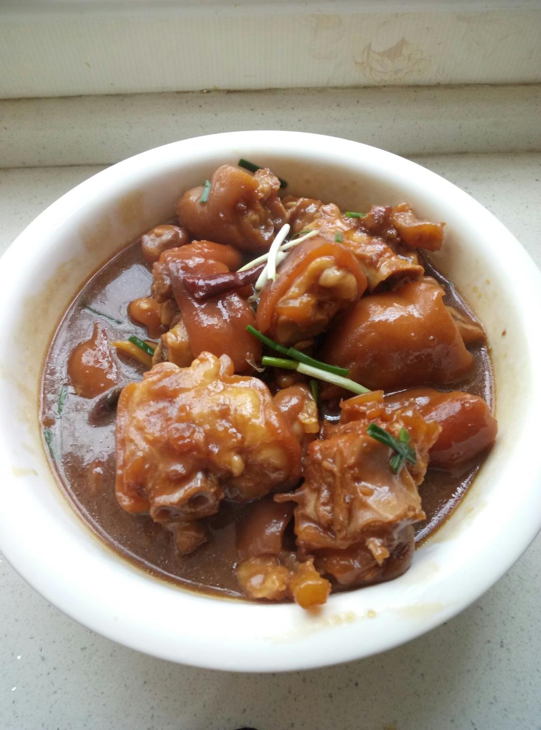 美味的家常菜：红烧猪蹄