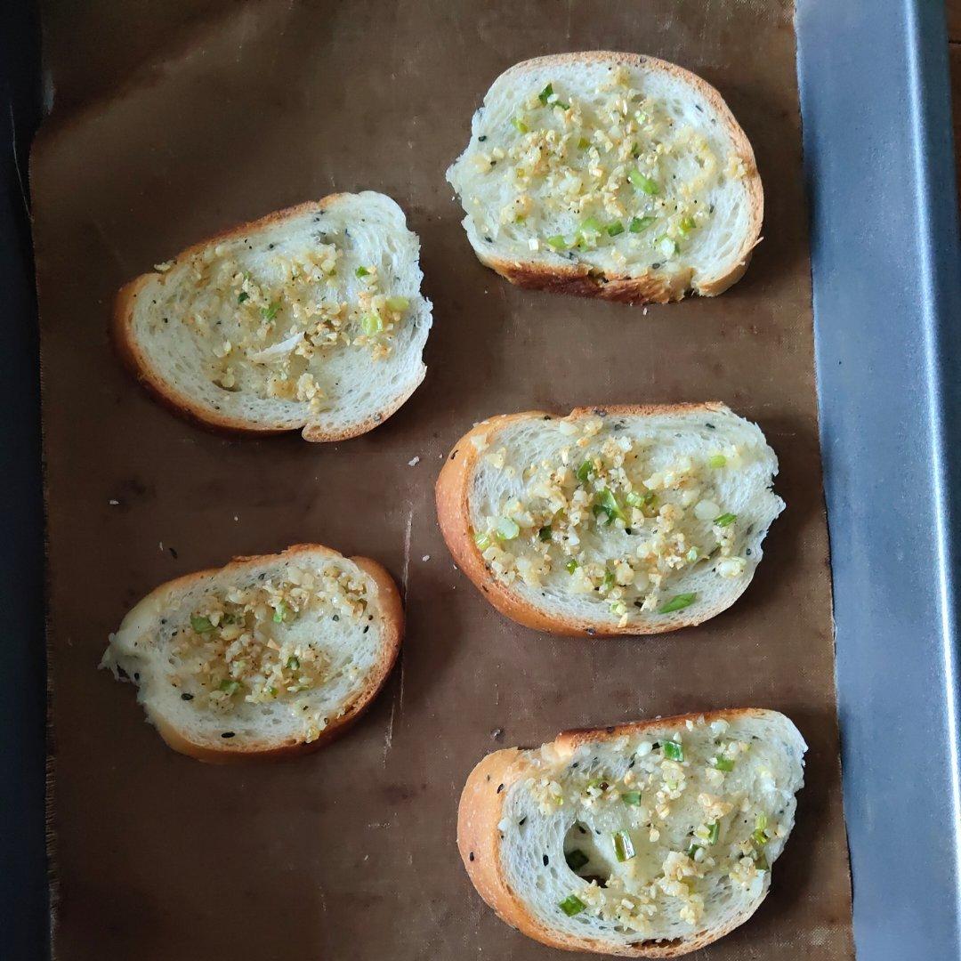 亲妈版蒜蓉黄油烤法棍面包片