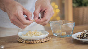 干贝香菇糯米卷的做法 步骤6