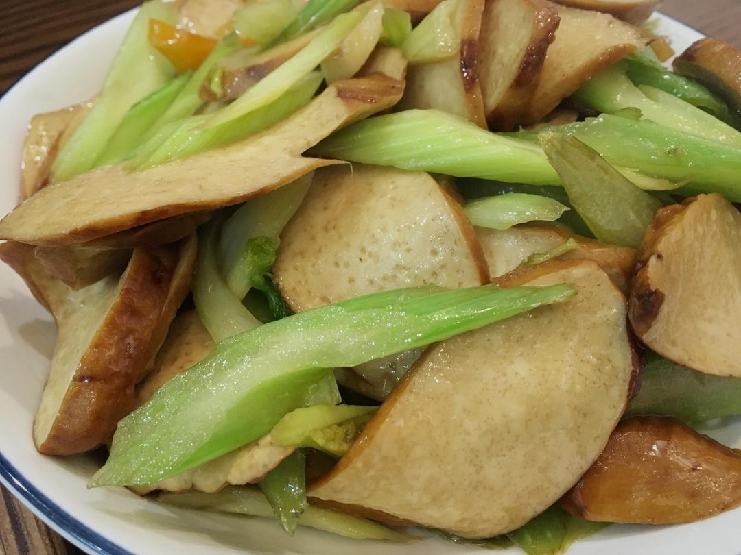 素菜：芹菜炒豆腐干
