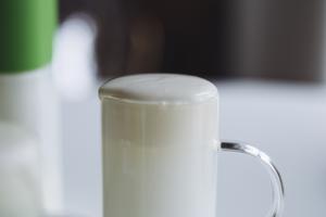 一只水瓶搞定咸奶盖/咸奶油Topping「无需打蛋器」的做法 步骤4