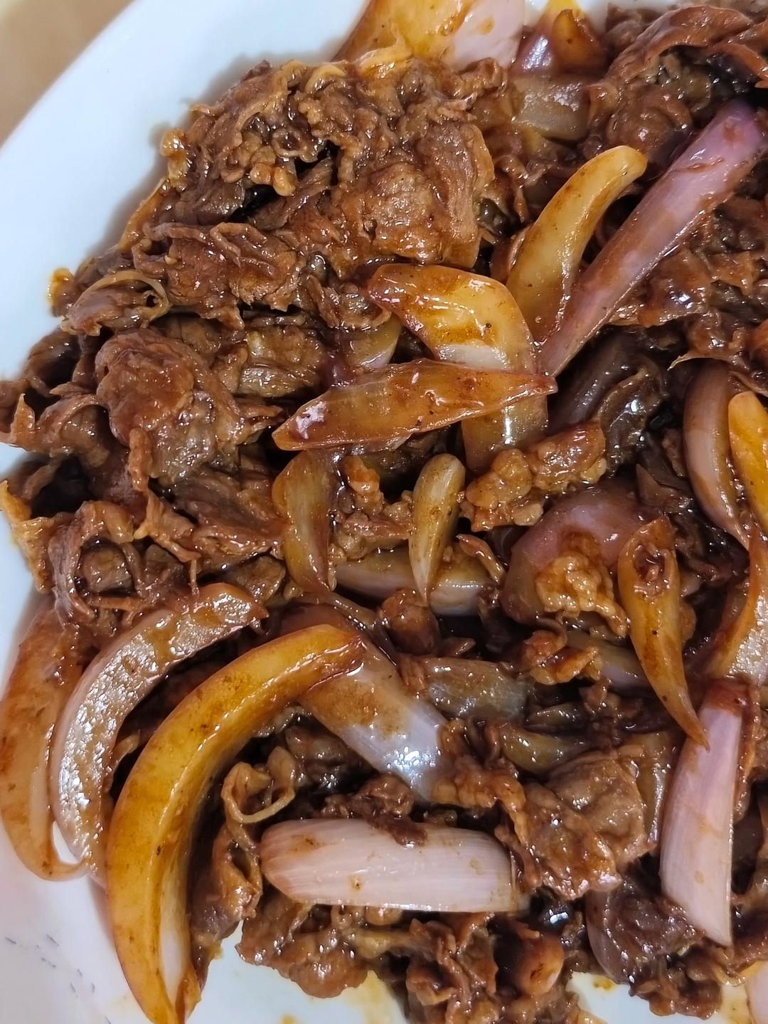 好吃到舔盘的秘制洋葱炒肥牛卷！拌饭巨香